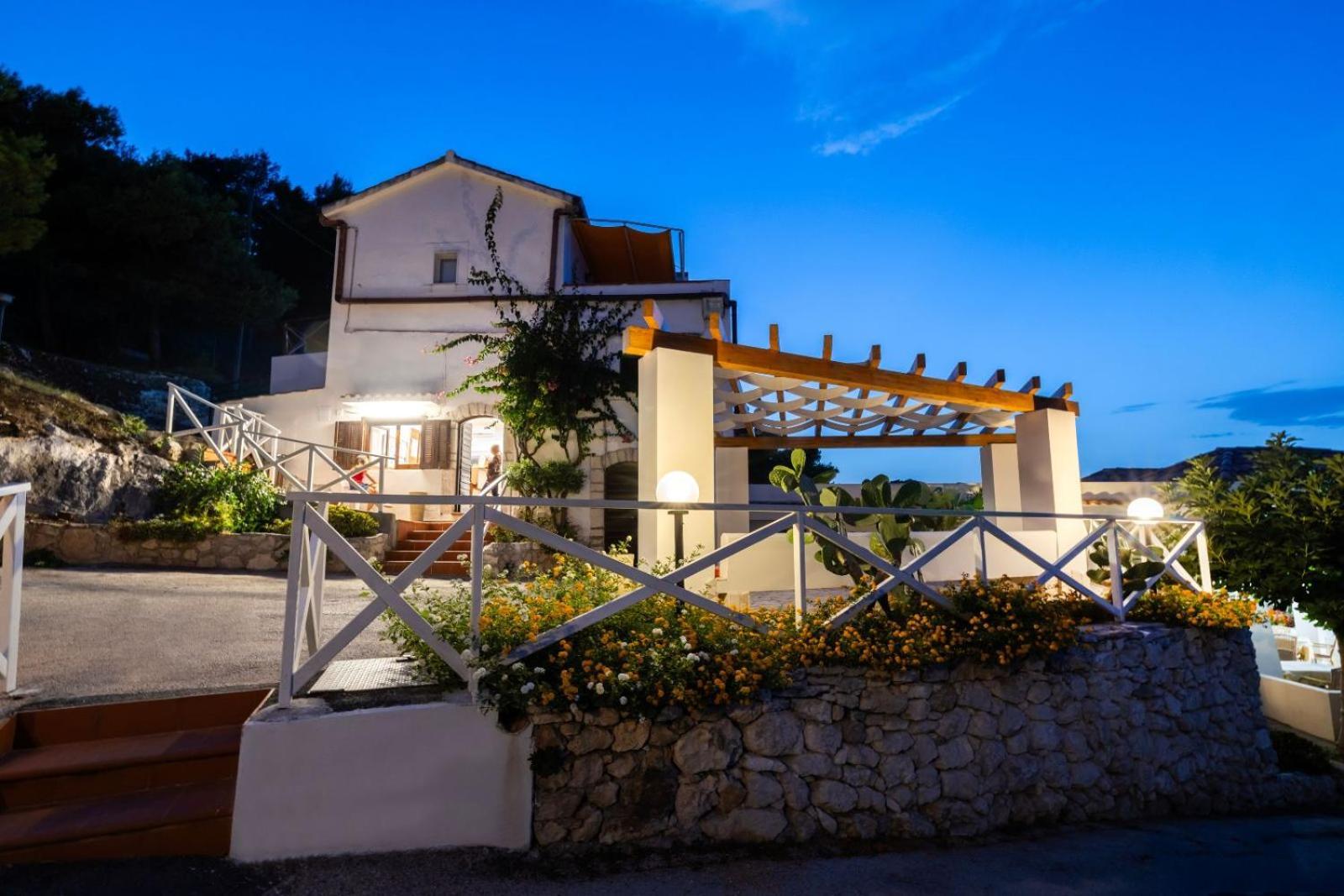 Crovatico Club Vacanze В'єсте Екстер'єр фото